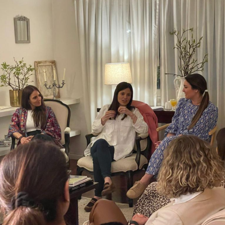 SETIEMBRE 2022 - Los hijos como maestros y la maternidad real