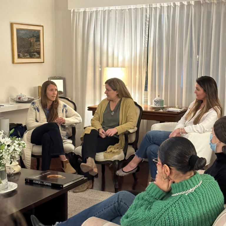 NOVIEMBRE 2023 - El amor en acción, transforma